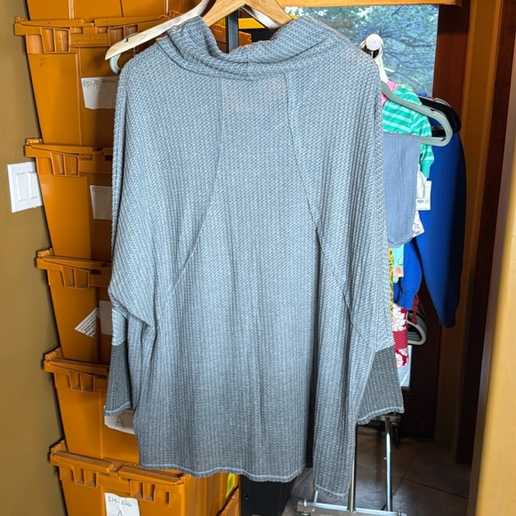 NWT LuLaRoe KRISTEN COWL NECK PULLOVER Gray Ombré Relaxed Fit Size Large - Picture 8 of 8